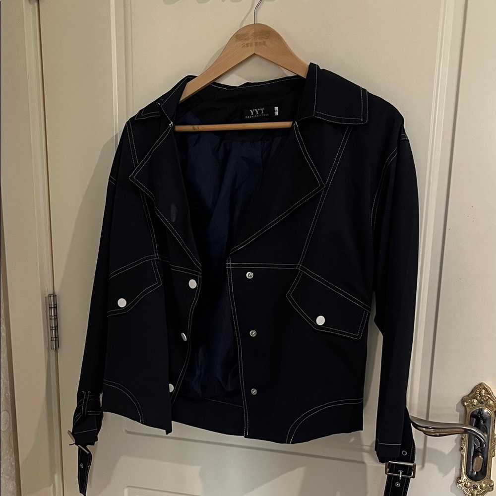 Black Contrast-Stitch Cropped Jacket
